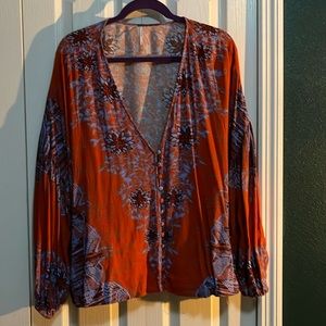 FREE PEOPLE  Top/blouse Size L. V-neck.